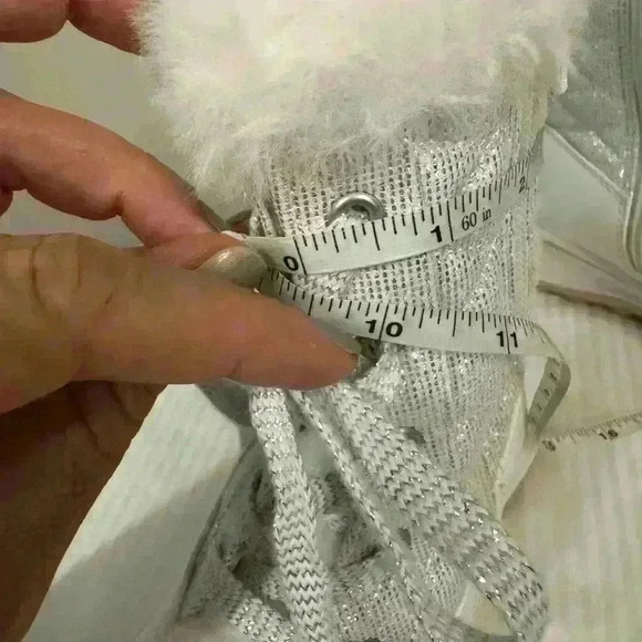 Kelly & Katie Aurora kids showboat silver white pink size 3M EUC let it go - Picture 4 of 15